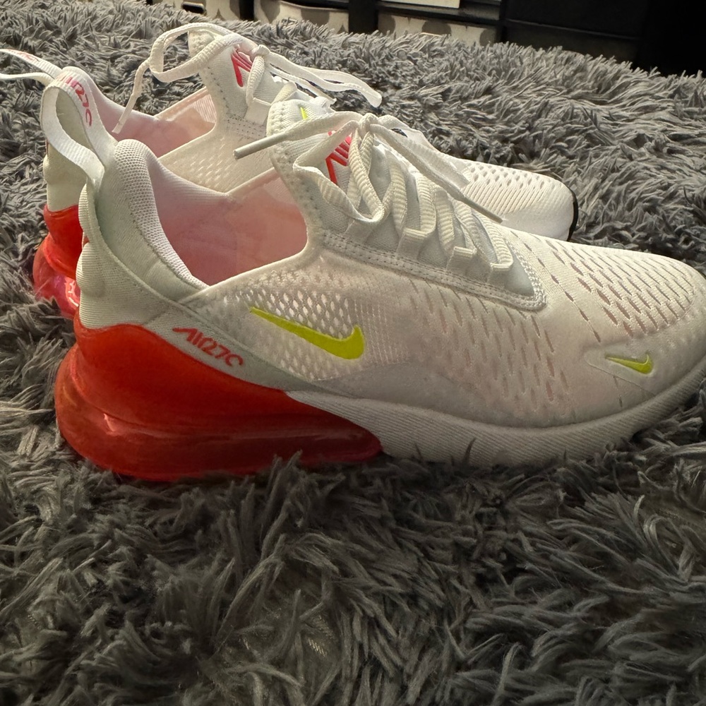 Nike Women's White and Red Air Max 270 Sneakers